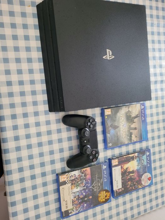 Ps4 pro com 3 jogos