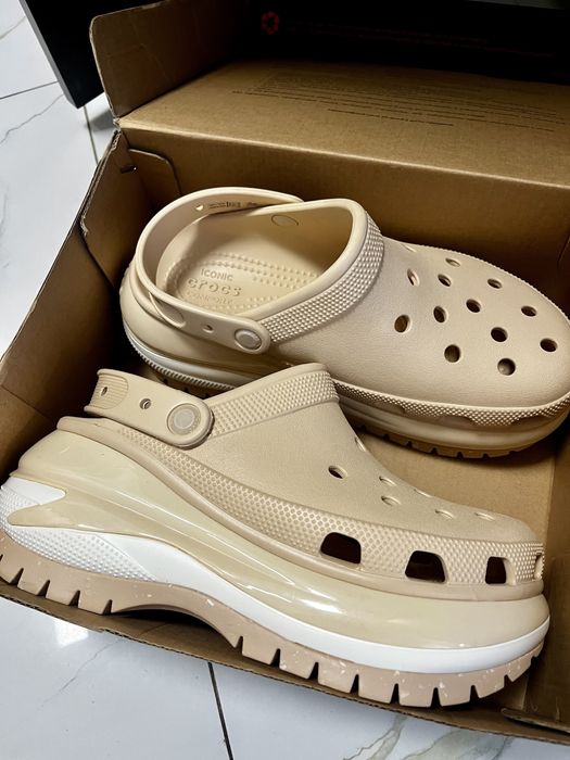 Crocs взуття шльопки тапки