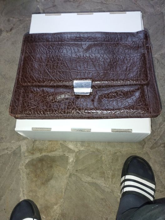 Продам кожаный портфель -папка