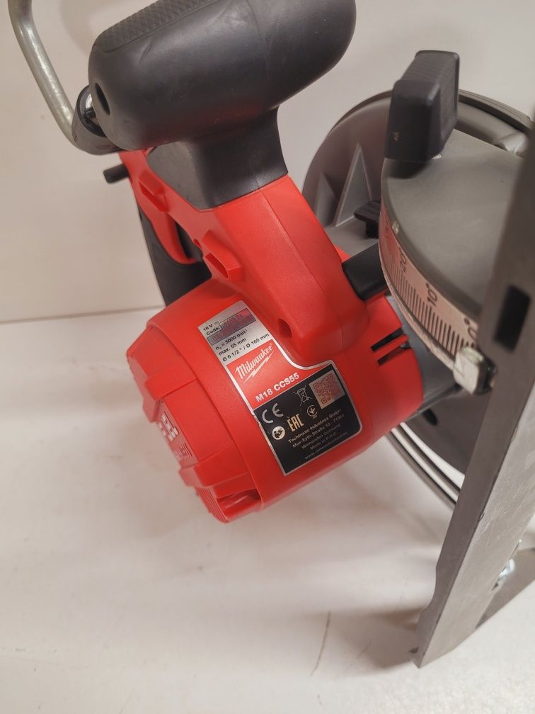 Milwaukee m18 ccs55 безщіткова дискова пила