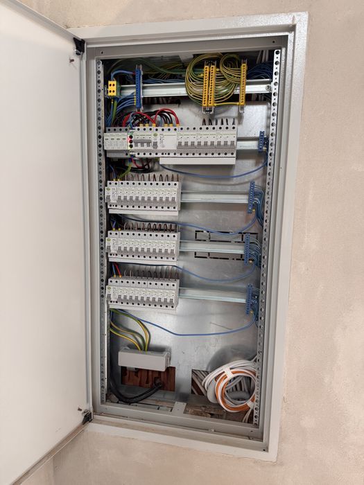 Elektryk Usługi elektryczne Instalacje elektryczne