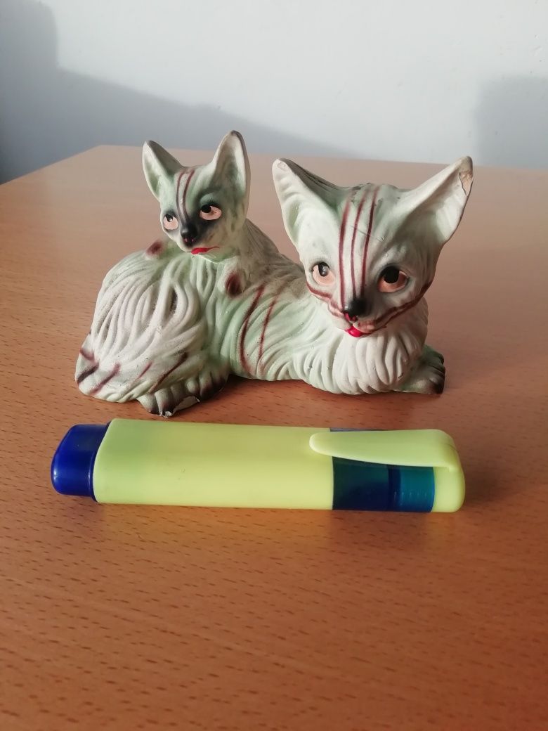 Conjunto de gatos em loiça.