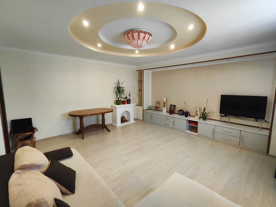 Продається двоповерховий будинок у місті васильків