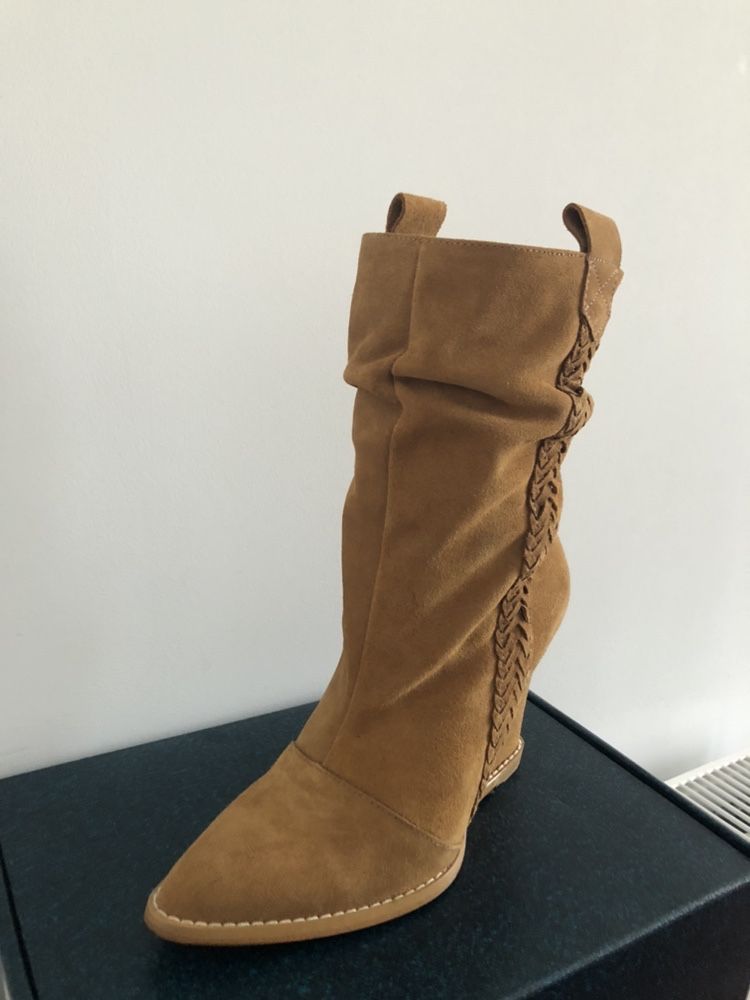 Zamszowe botki boho na koturnie ZARA Zign 38