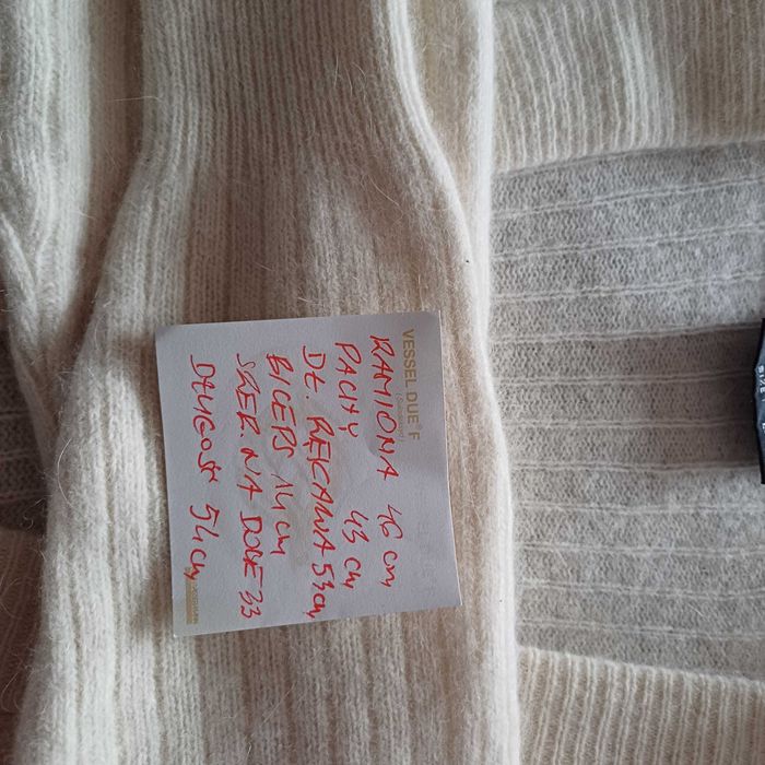 Sweter typu kardigan wełna z angorą.