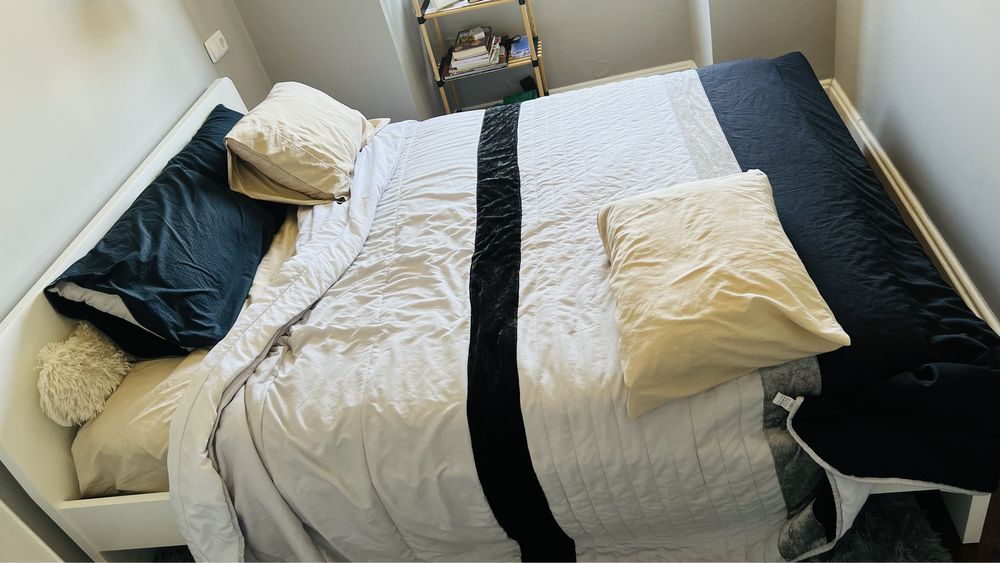 1 cama com 1 colchao mais estrado e toda armação