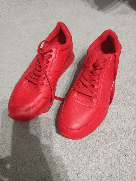 Czerwone buty pull&bear w rozmiarze 41