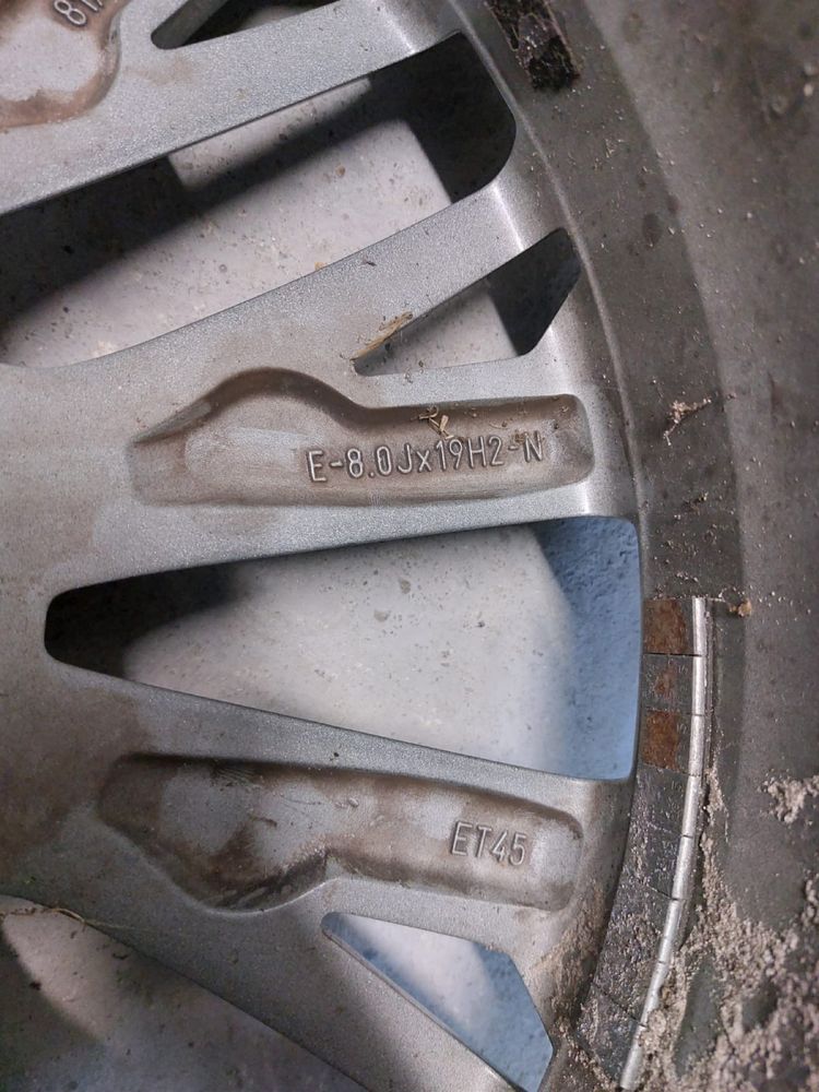 Felga AUDI Q2 SQ2 19x8j et45 81A601025S