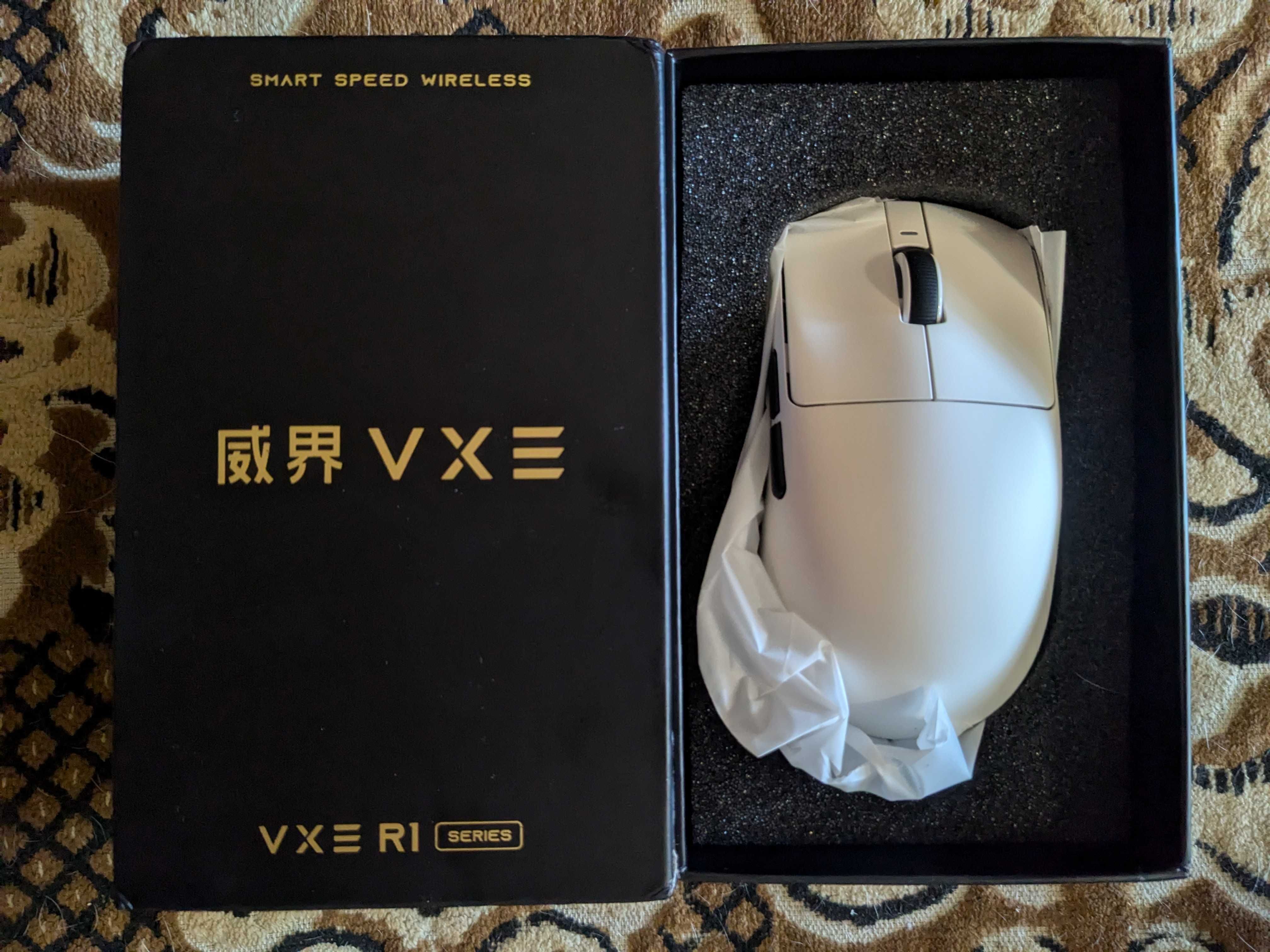 Ігрова мишка VXE Dragonfly R1 PRO MAX (PAW3395 / White)