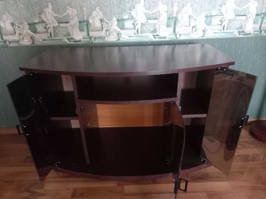 стіл-тумба під телевізор