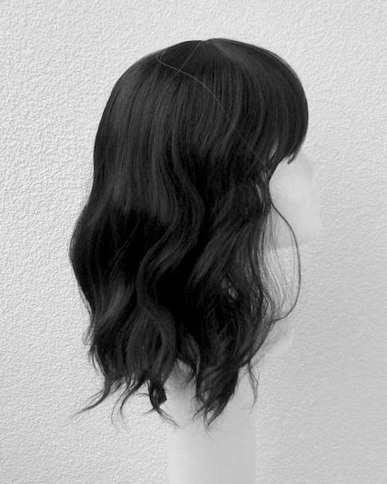 Biała czarna falowana peruka Estella Cruella de Mon Vil cosplay