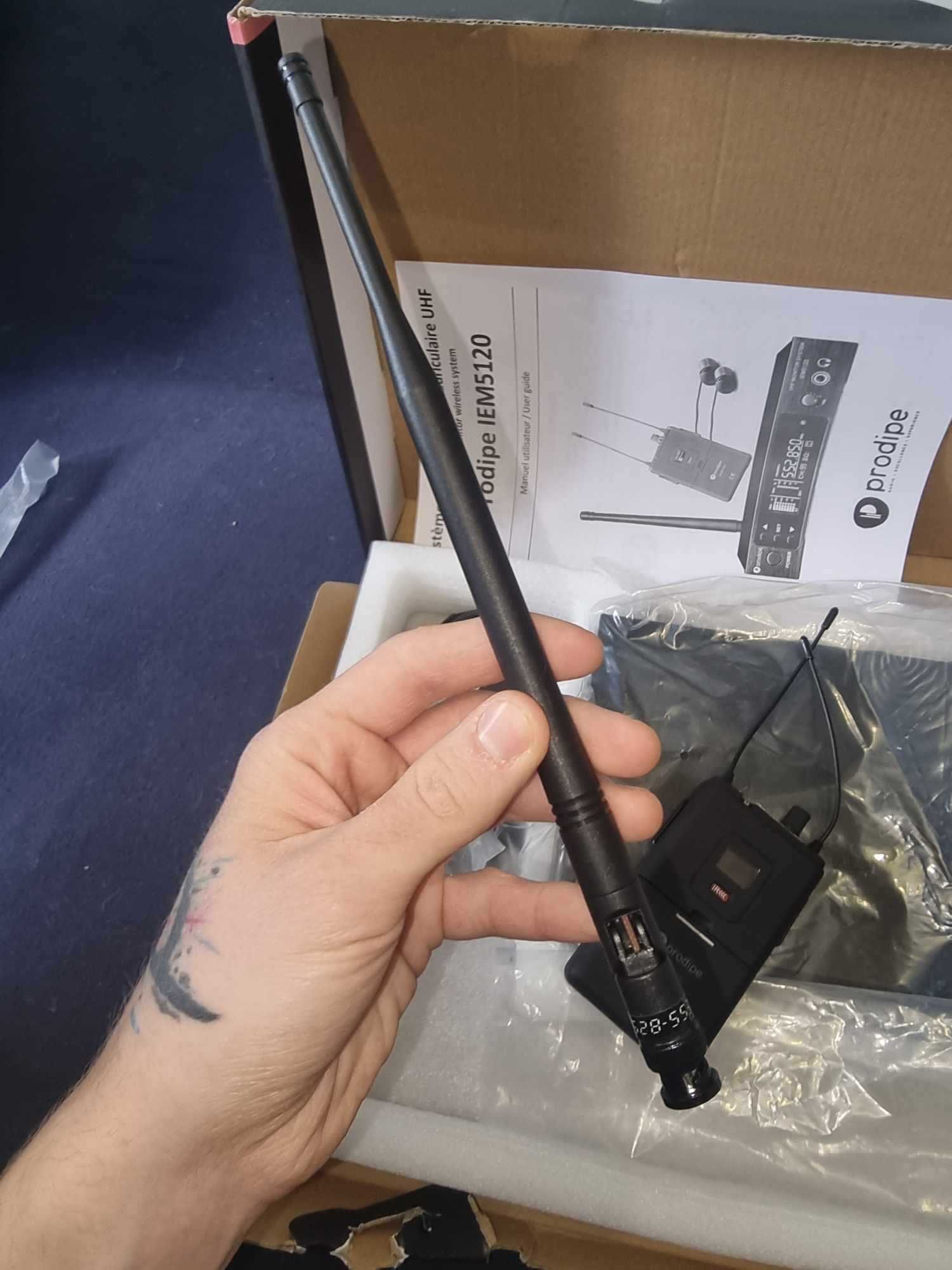 Bezprzewodowy odsłuch słuchawkowy IEM 5120