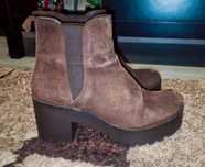Botas usadas poucas vezes