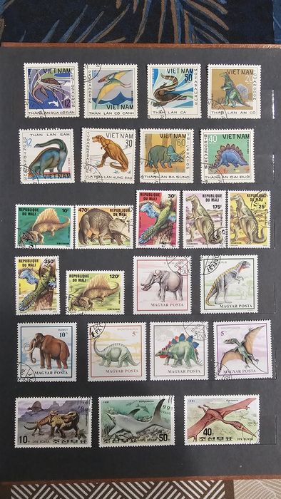 Klaser filatelistyczny + znaczki