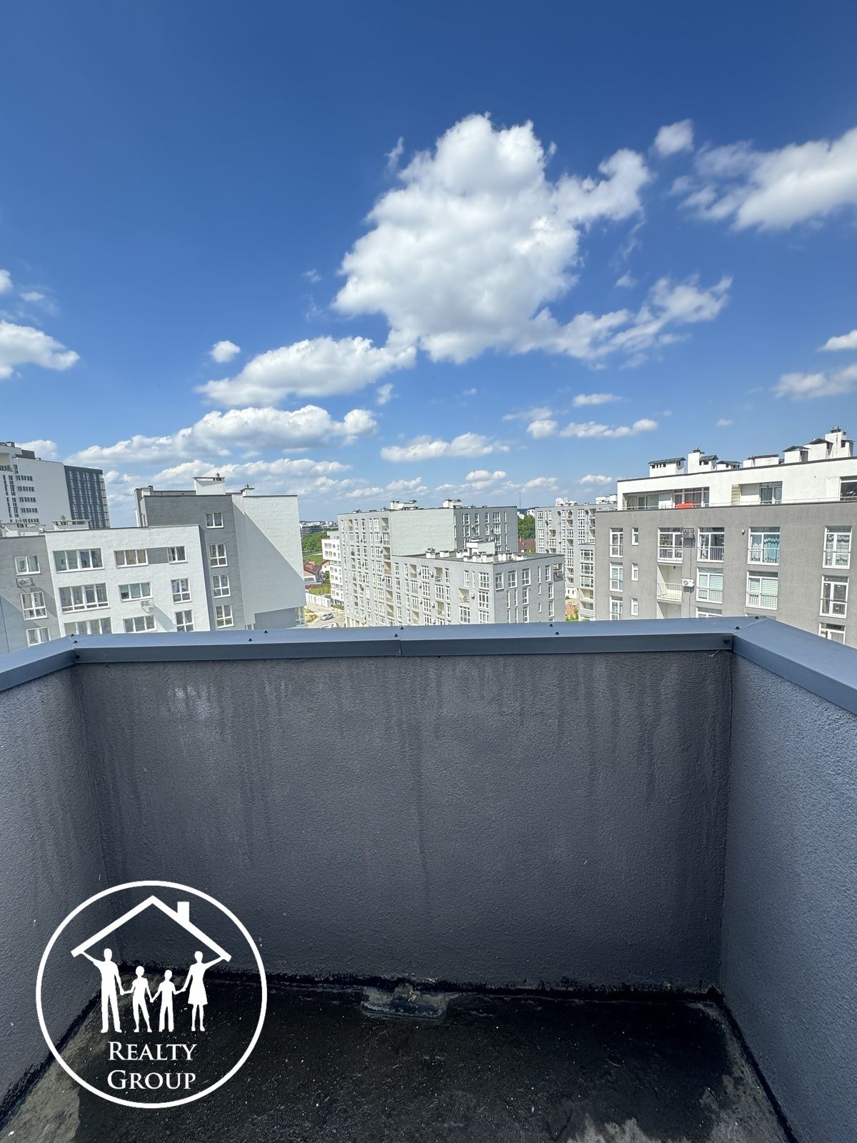 Однокімнатна 58 кв., Жк Америка, газове опалення, два балкони!