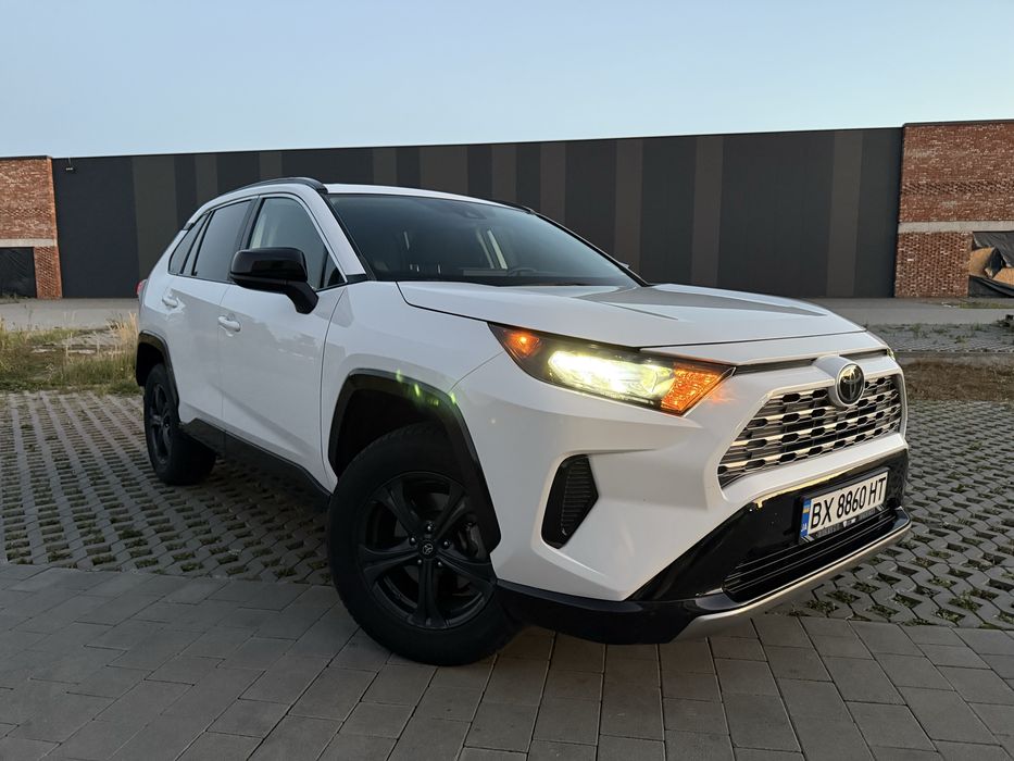 Toyota RAV4 LE 2021р.