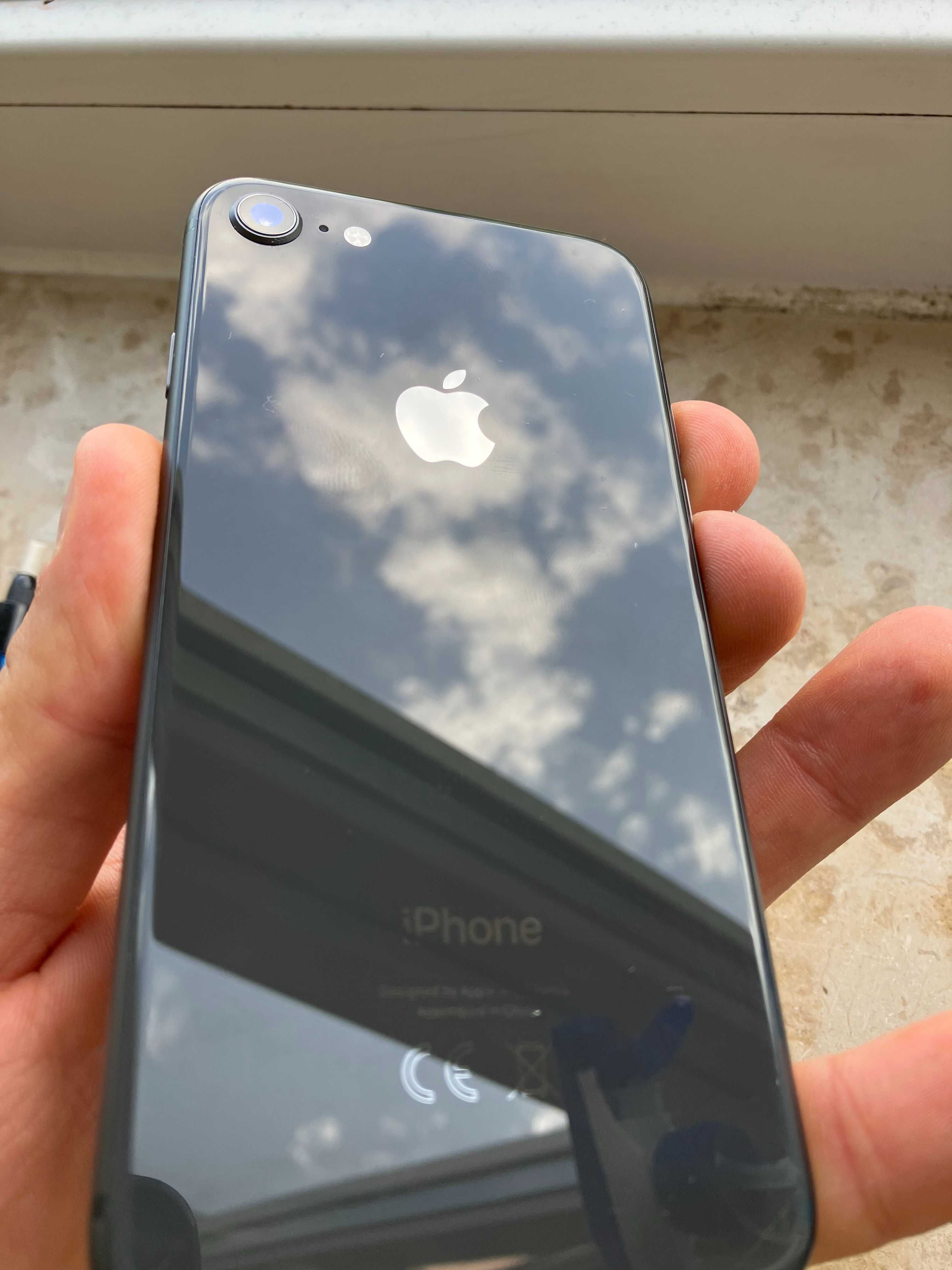 Iphone 8 64GB / bateria 90%/ bardzo dobry stan