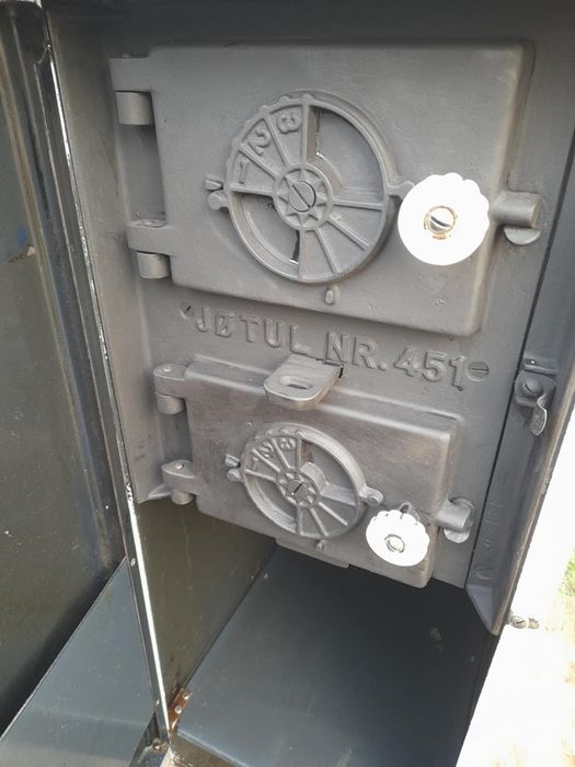 Piec do gotowania grzania.Jotul