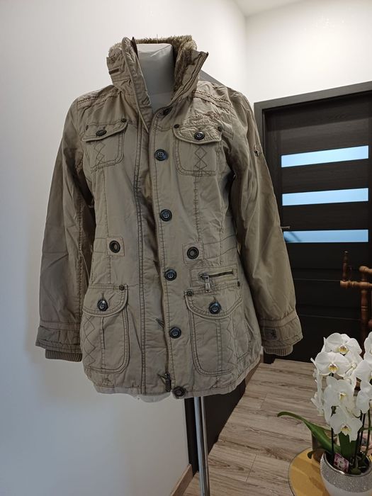 Zimowa kurtka damska S" guesto rozm 38.