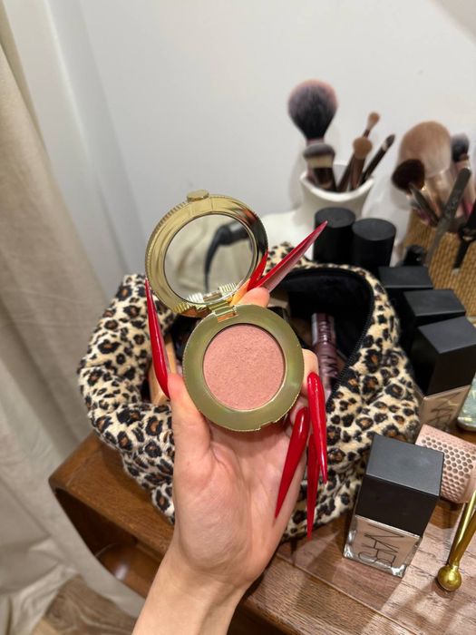 Румʼяна Too Faced