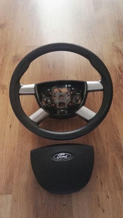 Kierownica z poduszką airbag.