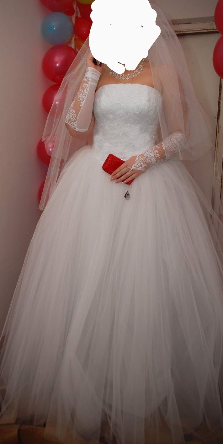 Сукня весільна пишна