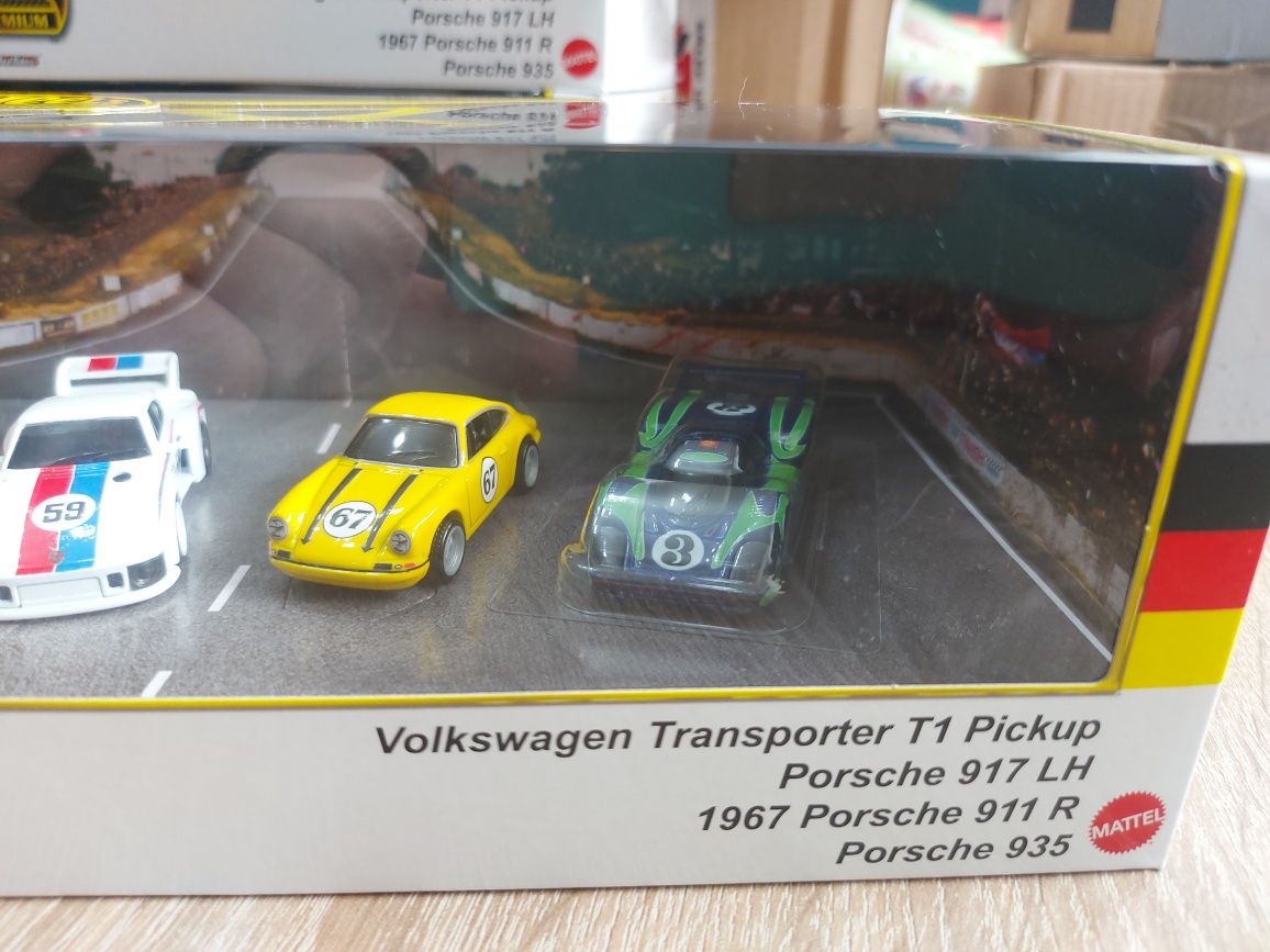 Hot Wheels Premium Diorama Porsche Volkswagen VW Transporter T1