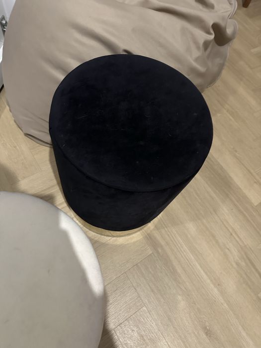 2 pufy ze schowkiem welurowe kremowa i czarna