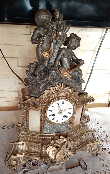 antyczny kominkowy zegar