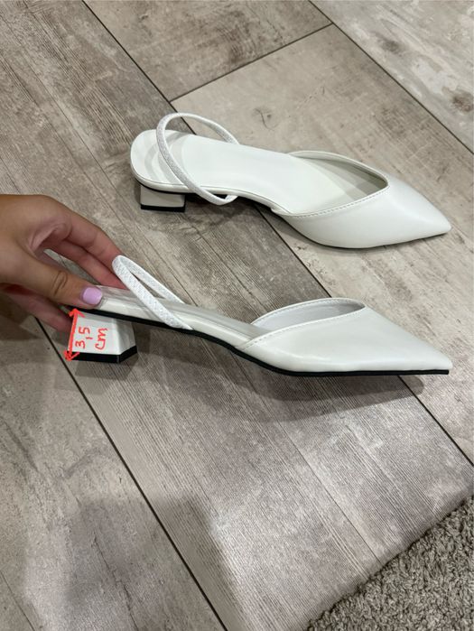 Sapatos de salto brancos SHEIN