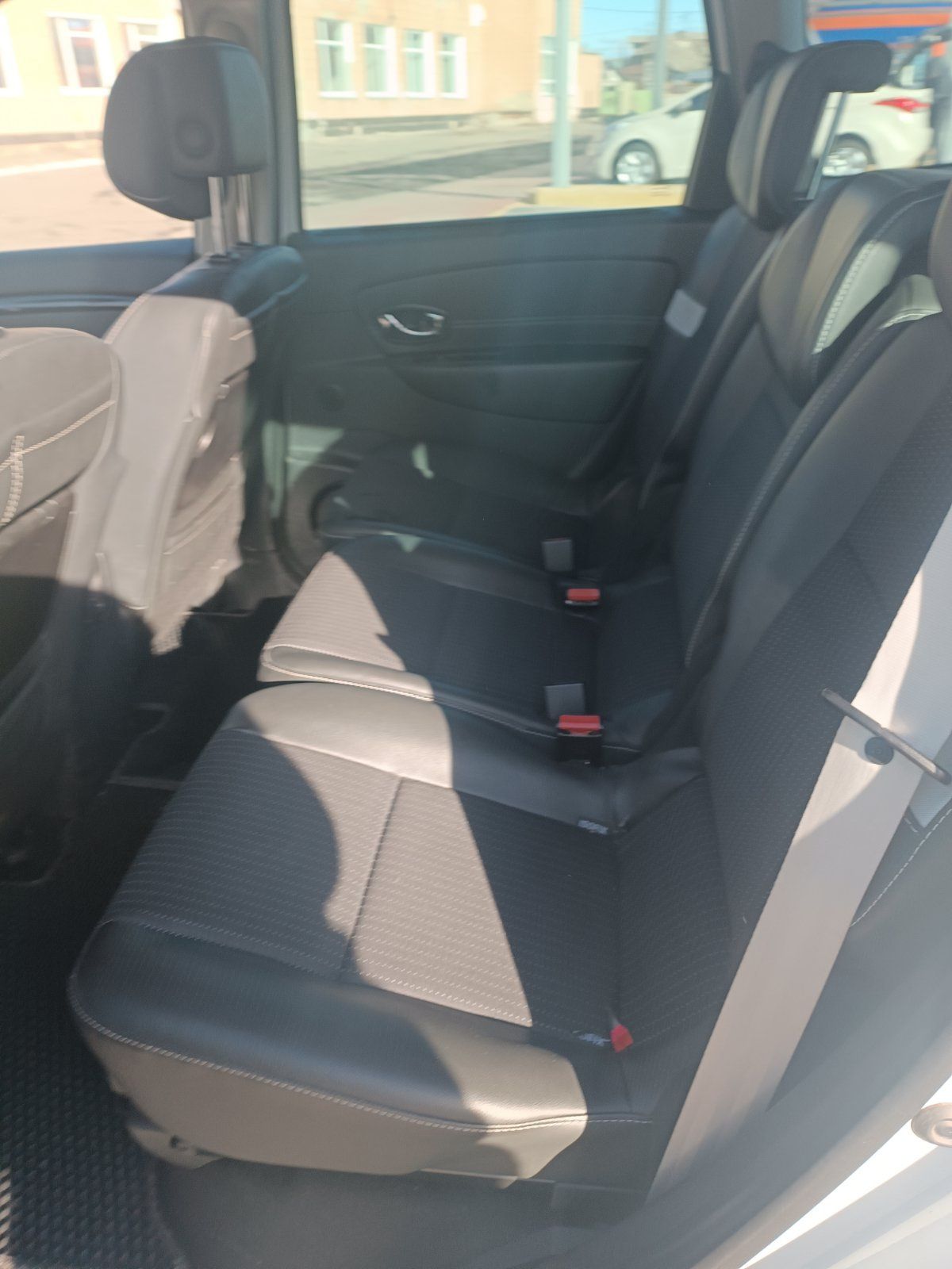 Автомобіль Renault csenic 2014 року,1.5 дизель,