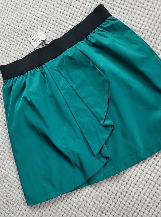 Nowa rozkloszowana spódniczka damska na gumce z zakladka rozm. 42