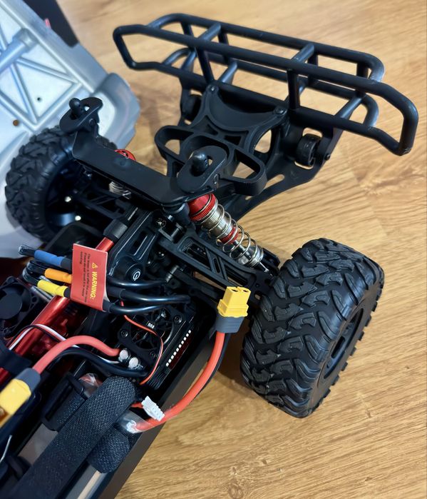 Model RC JJRC C8826 Short Course 1:10 4x4 –RTR, bateria, pilot, led