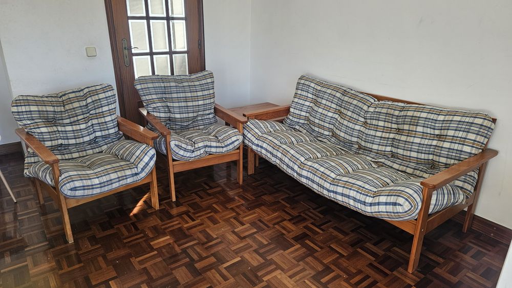 Trio de sofás/ cadeirões