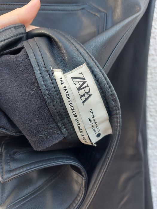 Czarne lateksowe spodnie dzwony Zara XS/34