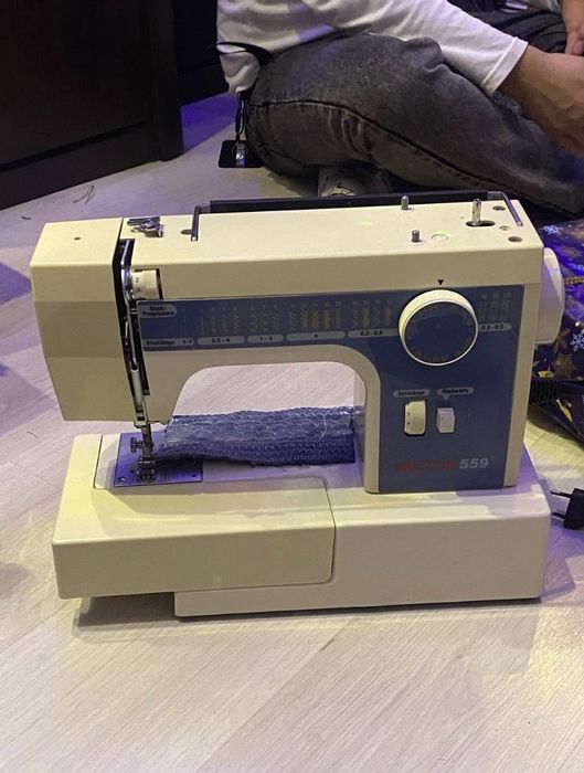 Швейна машинка повний комплект