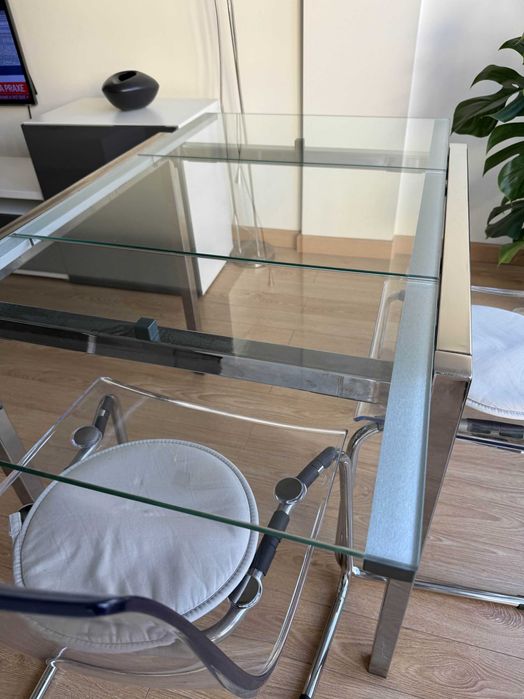 Mesa de Vidro IKEA + 2 Cadeiras Acrílicas