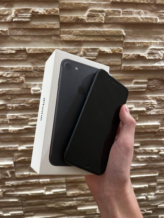 Продам IPhone 7, 128 ГБ, Black
