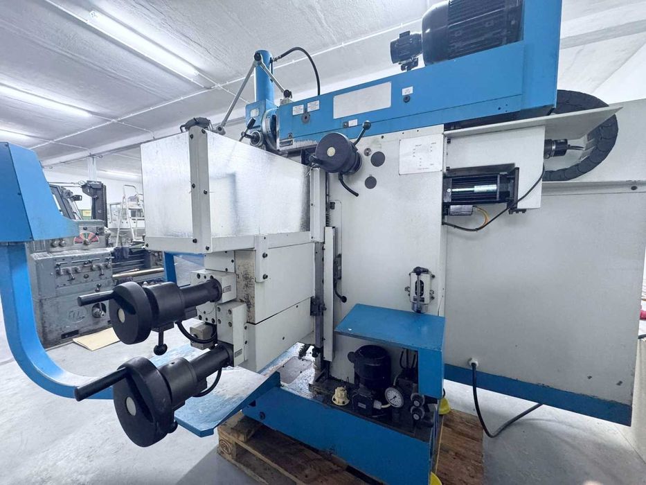 Frezarka uniwersalna AVIA FNE40Z |liniały optyczne| CNC i konwencjonal