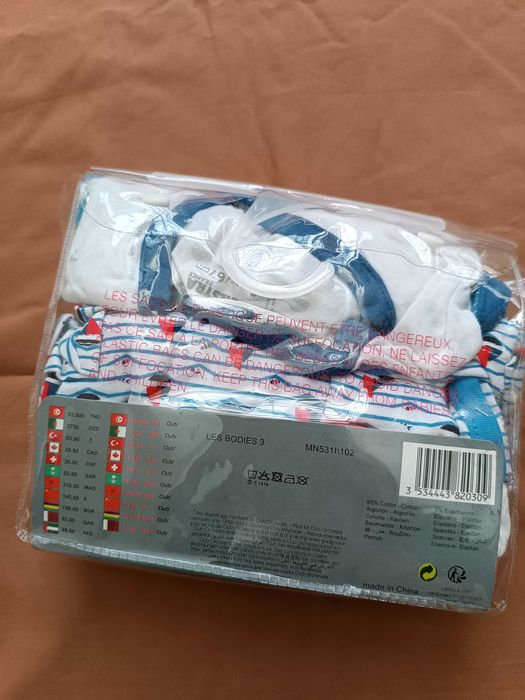 Conjunto de 3 body novos bebe 6 m