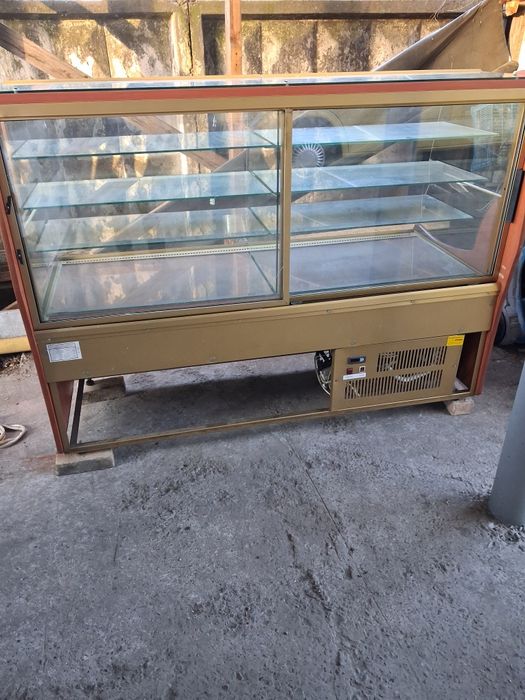 Холодильна вітрина робоча б.у в хорошому стані продам  18400