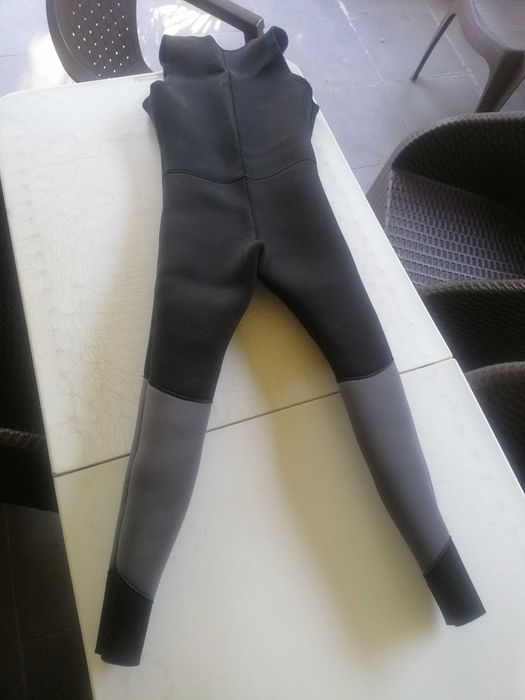 Fato de mergulho, barbatanas e outros