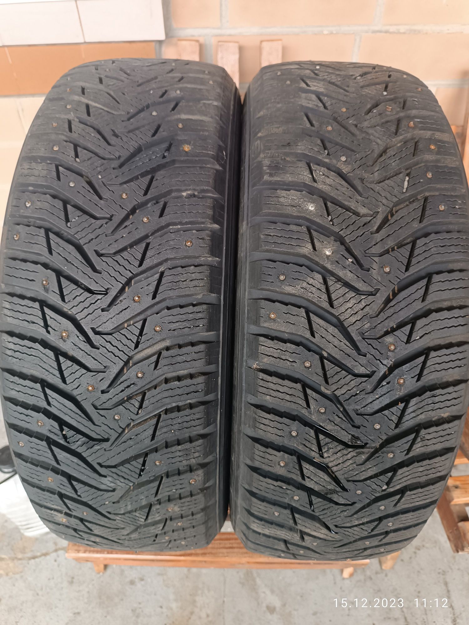 Шини Kumho winterkraft ice suv 215 60R17 шип