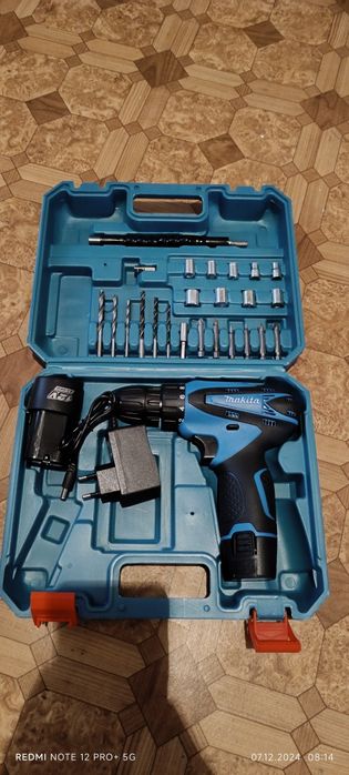 Шуруповерт Makita