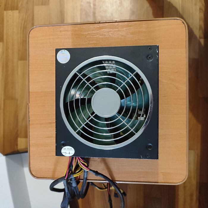 Продам блок живлення LC POWER 560W відсутній кабель живлення