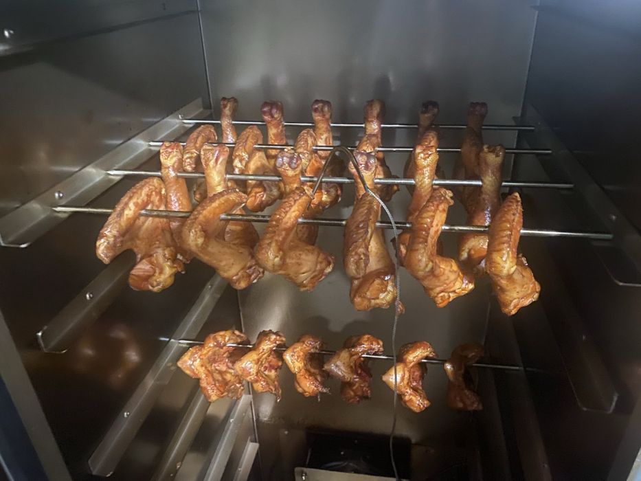 Копчена перепілка, курочка, ковбаски гриль, скумбрія