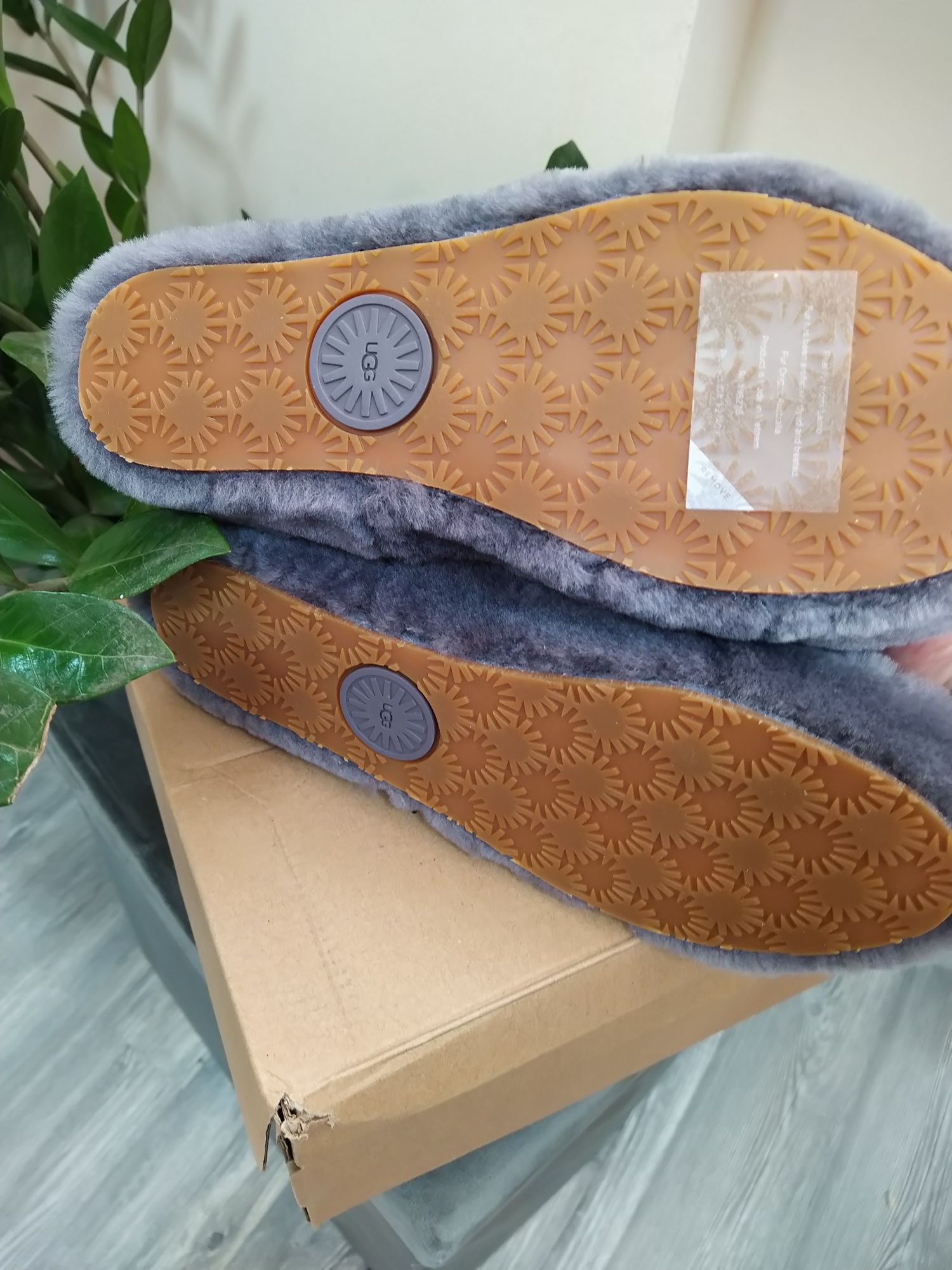 Шлепки UGG меховые