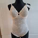 Triumph koronkowe body beżowe Amourette Charm BS 80D