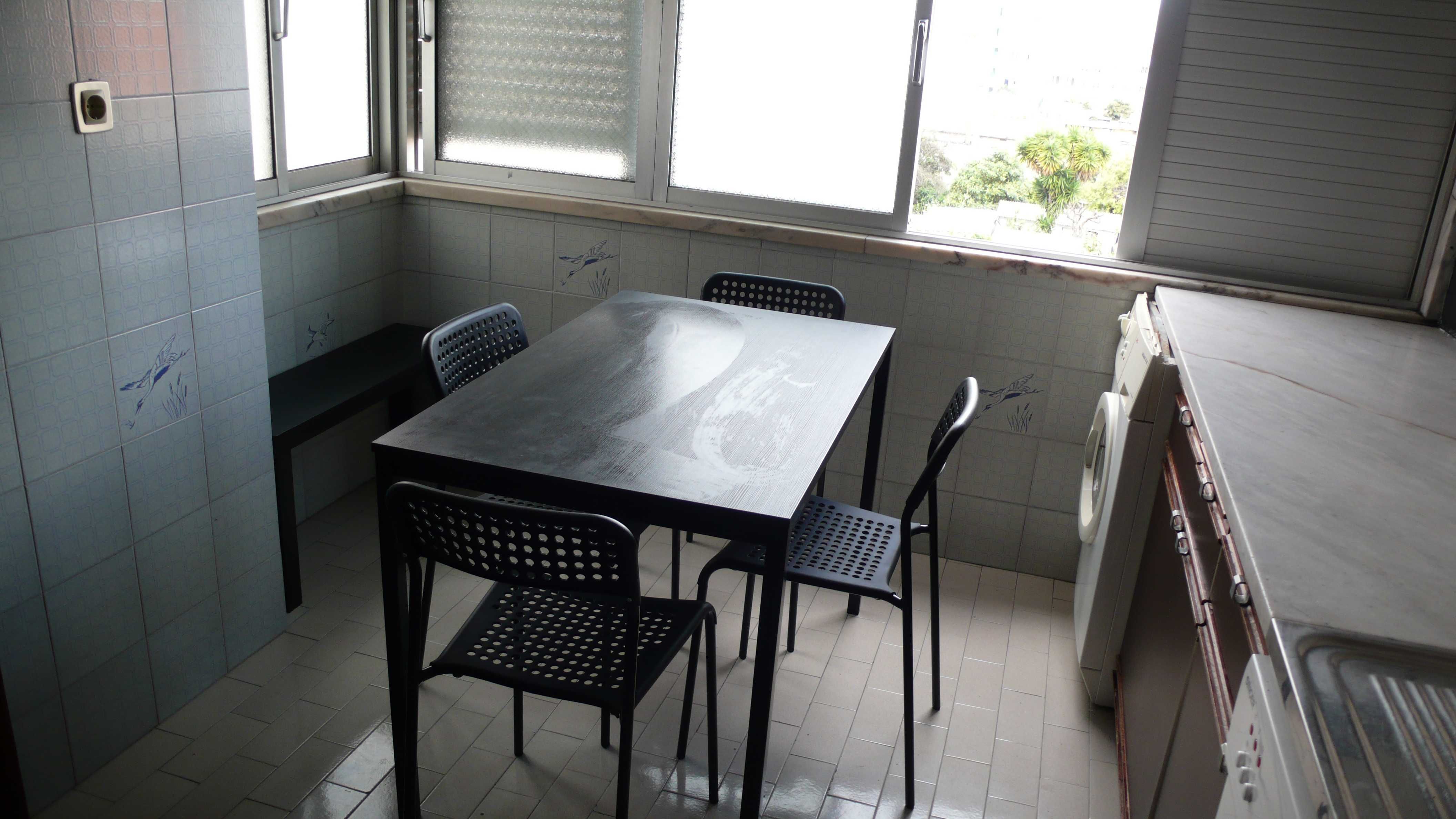 Alugo quarto em Alvalade