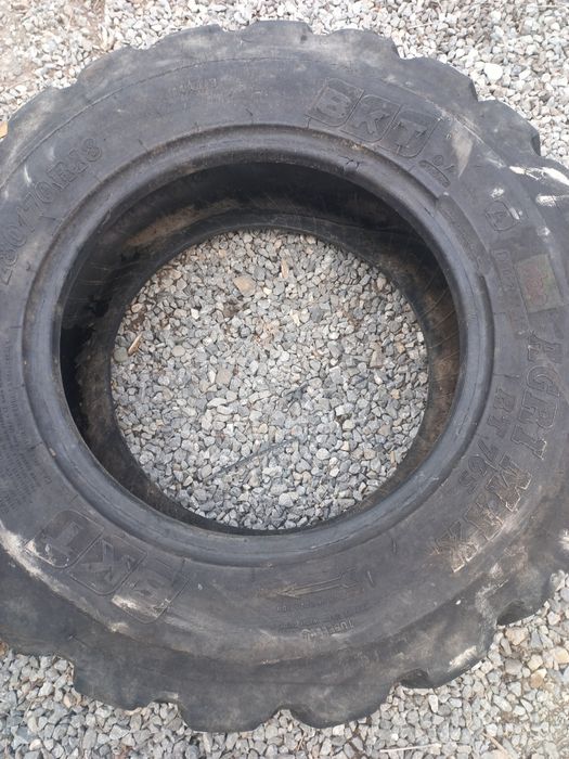 Opony BKT 280/70r18 para